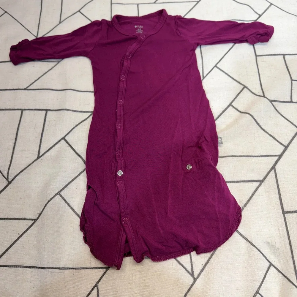 Kyte Baby Knotted Gown 0-3 Months Magenta‎ Bamboo Long Sleeve Snap Front Sleeper